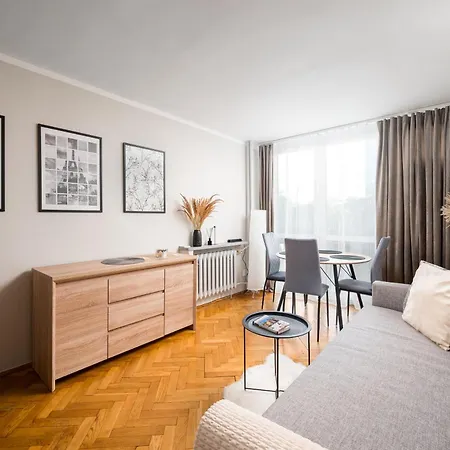 Rondo Onz Centre By Bookinghost * Warschau