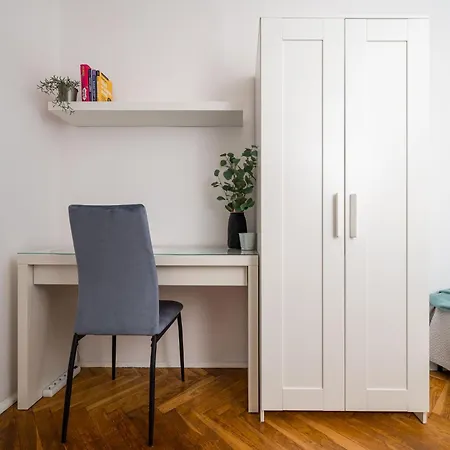 Rondo Onz Centre By Bookinghost Varsavia