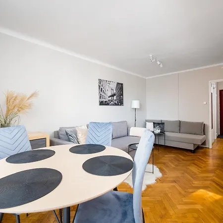 Rondo Onz Centre By Bookinghost *