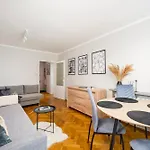 Rondo Onz Centre By Bookinghost